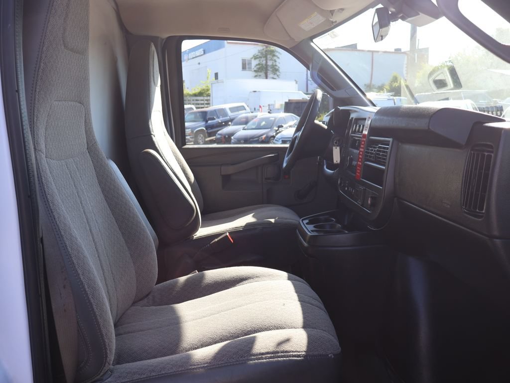 Used 2021 Chevrolet Express 3500 RWD image 9