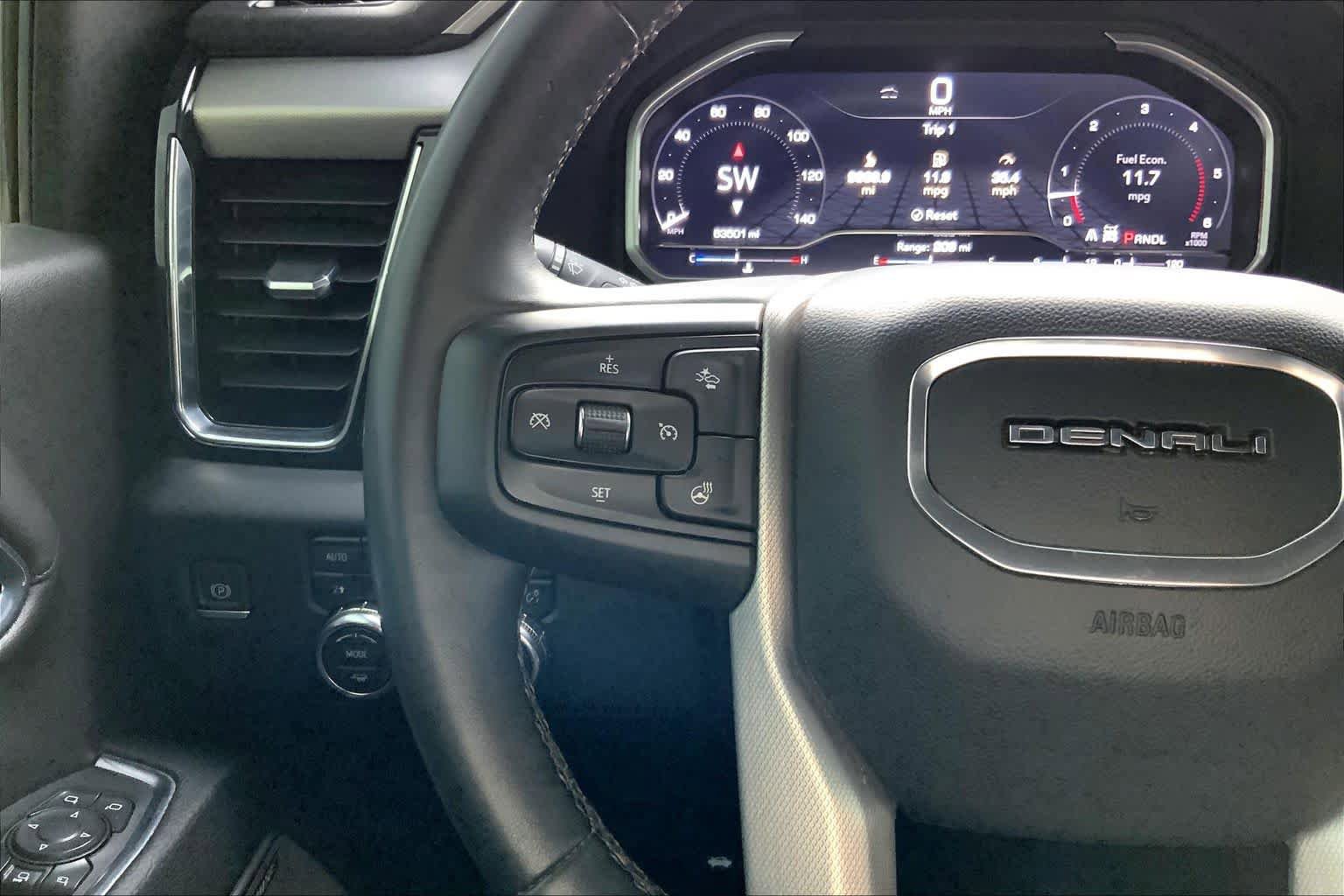Used 2024 GMC Sierra 2500 Denali w/ Denali Reserve Package AWD/4WD image 24