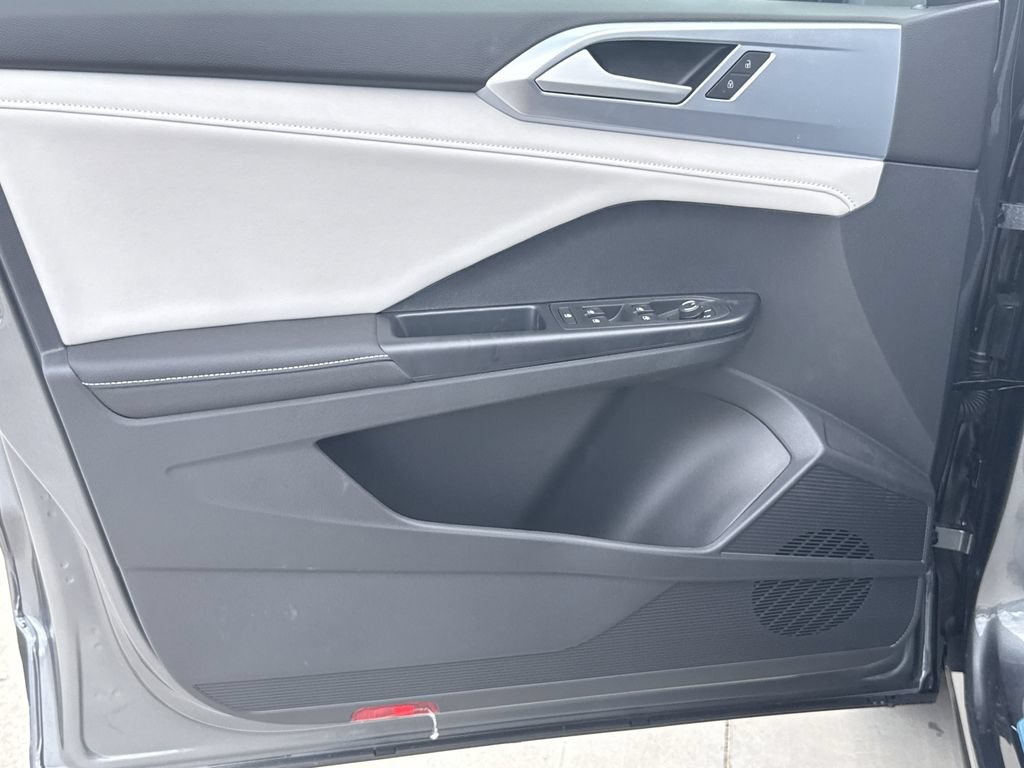 New 2026 Volkswagen Taos SE FWD image 10