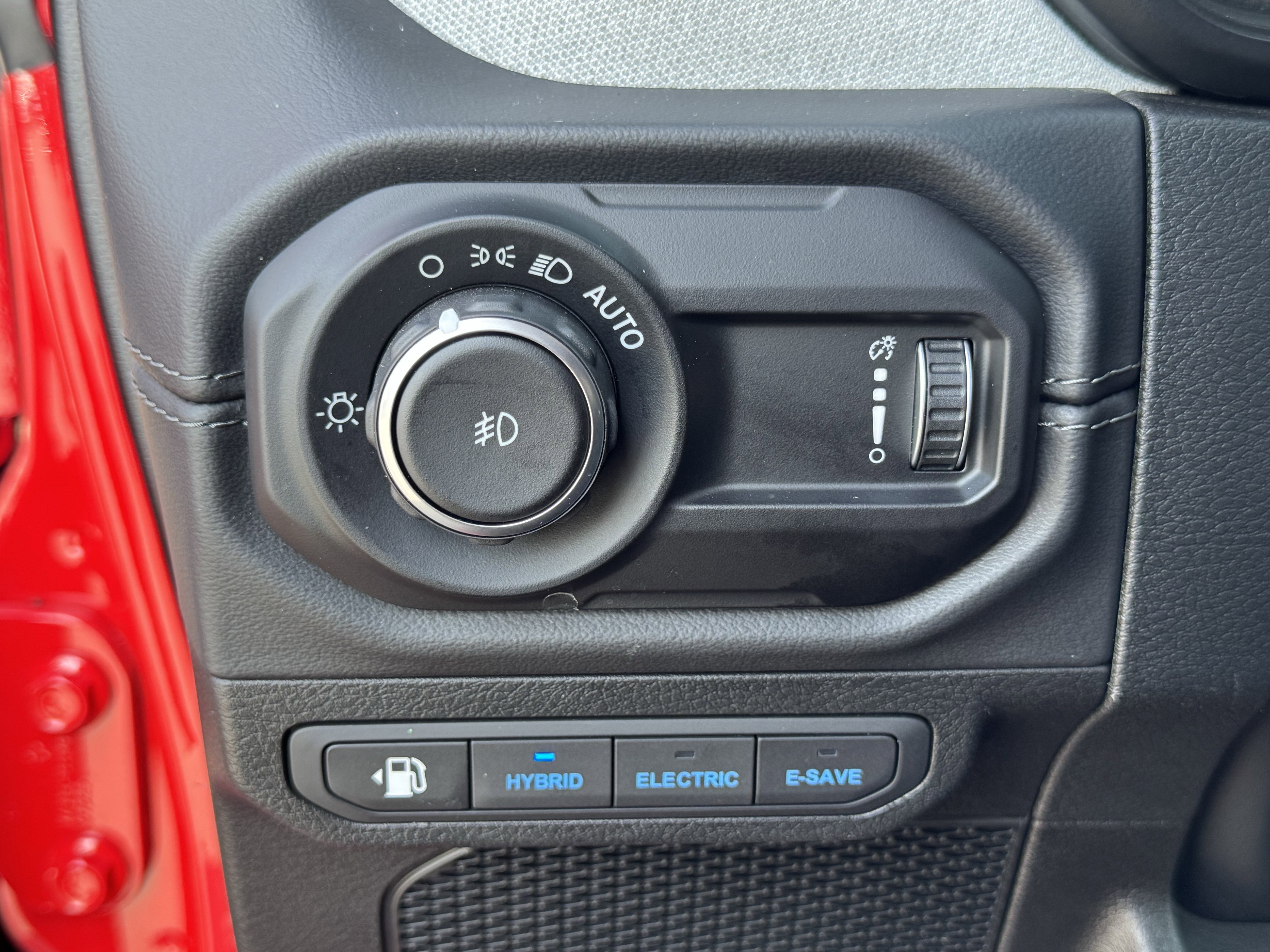 Used 2025 Jeep Wrangler Sahara w/ Safety Group image 30