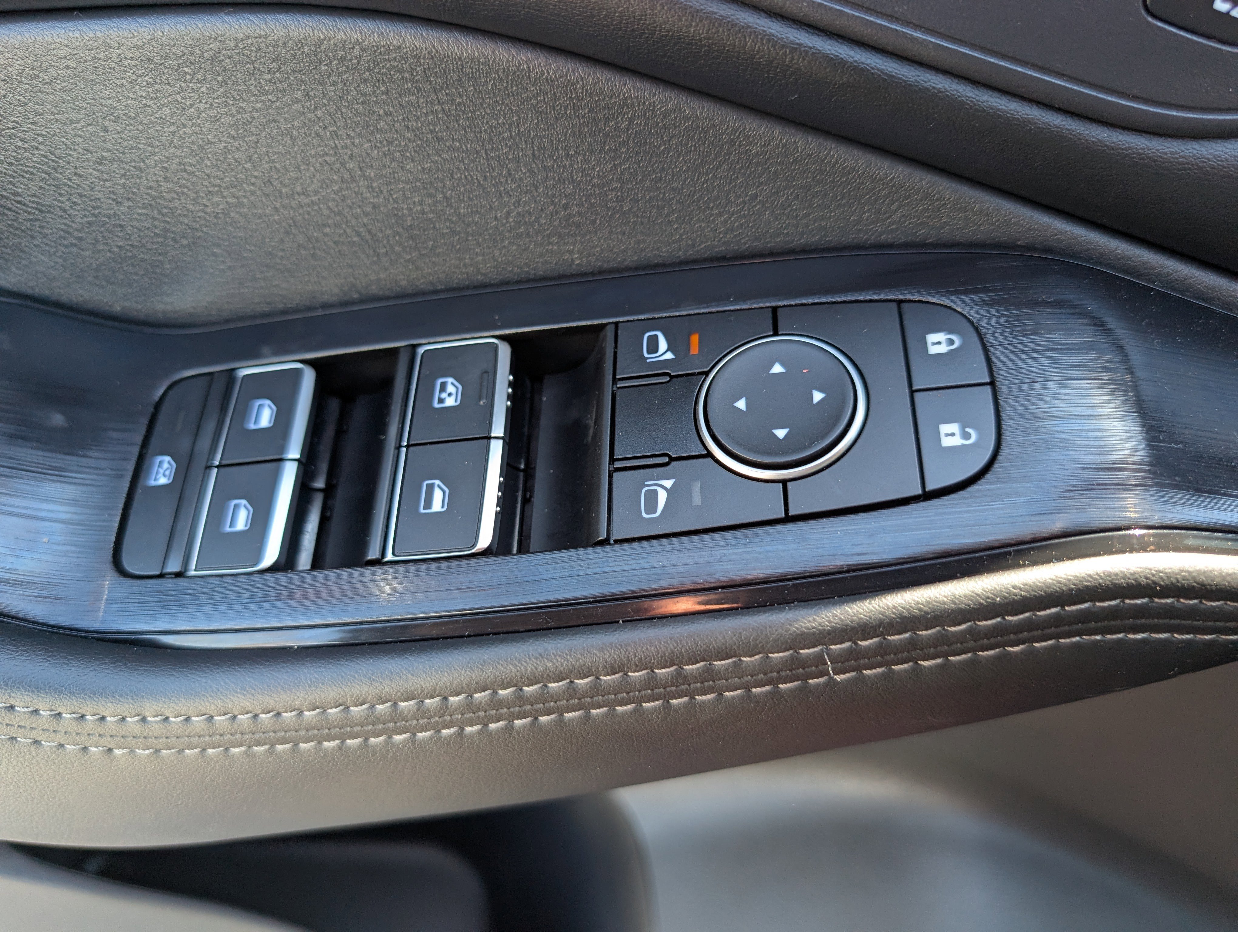 Used 2024 Nissan Rogue SL w/ SL Premium Package image 19