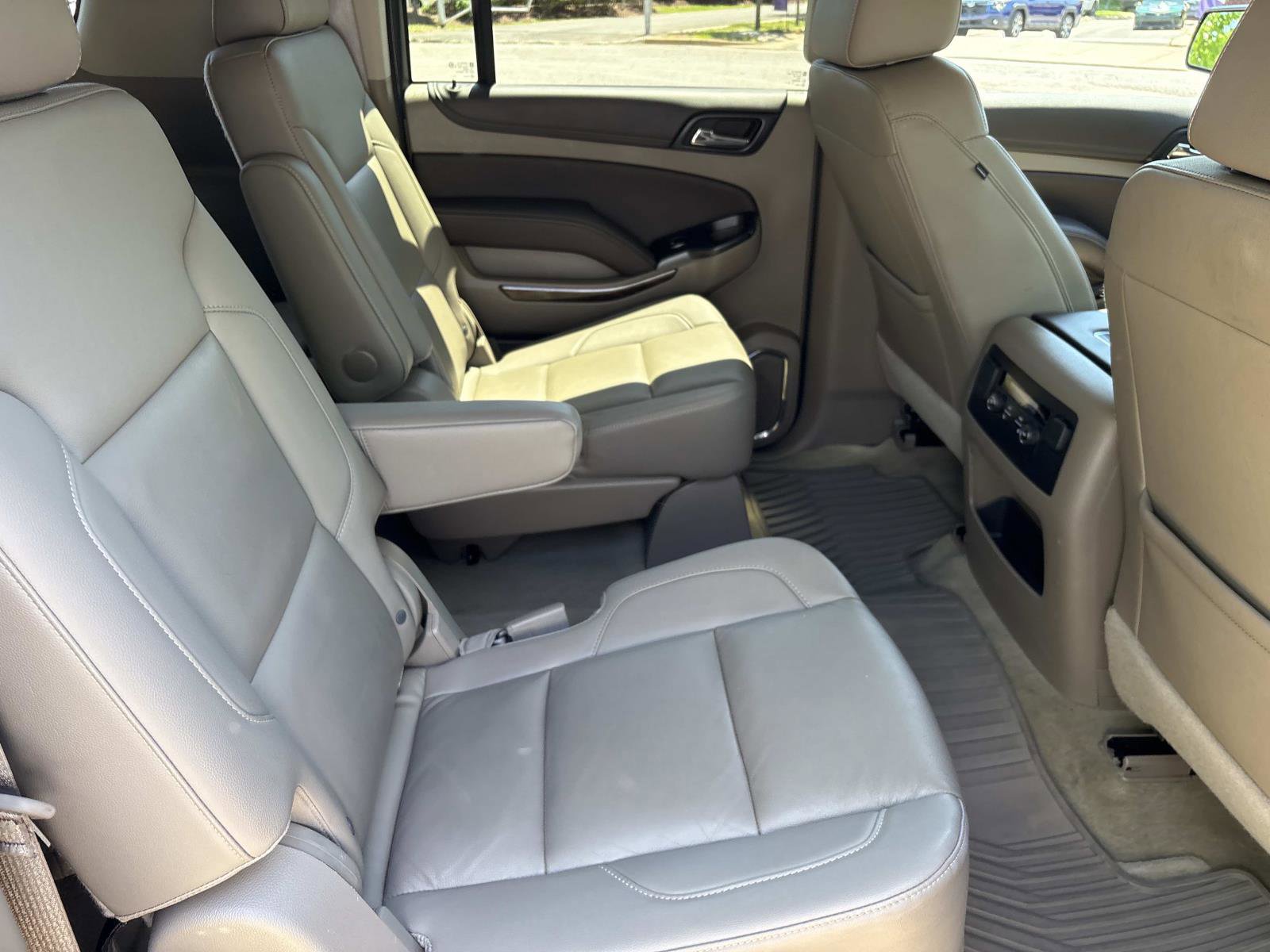 Used 2016 Chevrolet Suburban LT w/ Luxury Package RWD image 34