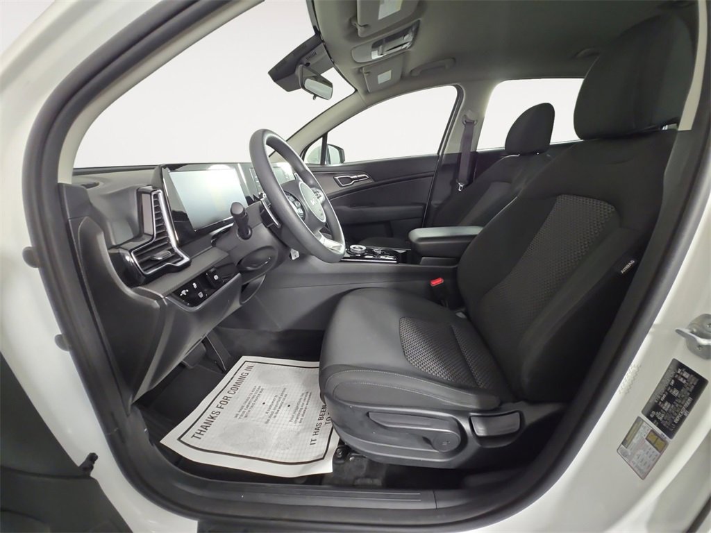 Used 2023 Kia Sportage LX image 9