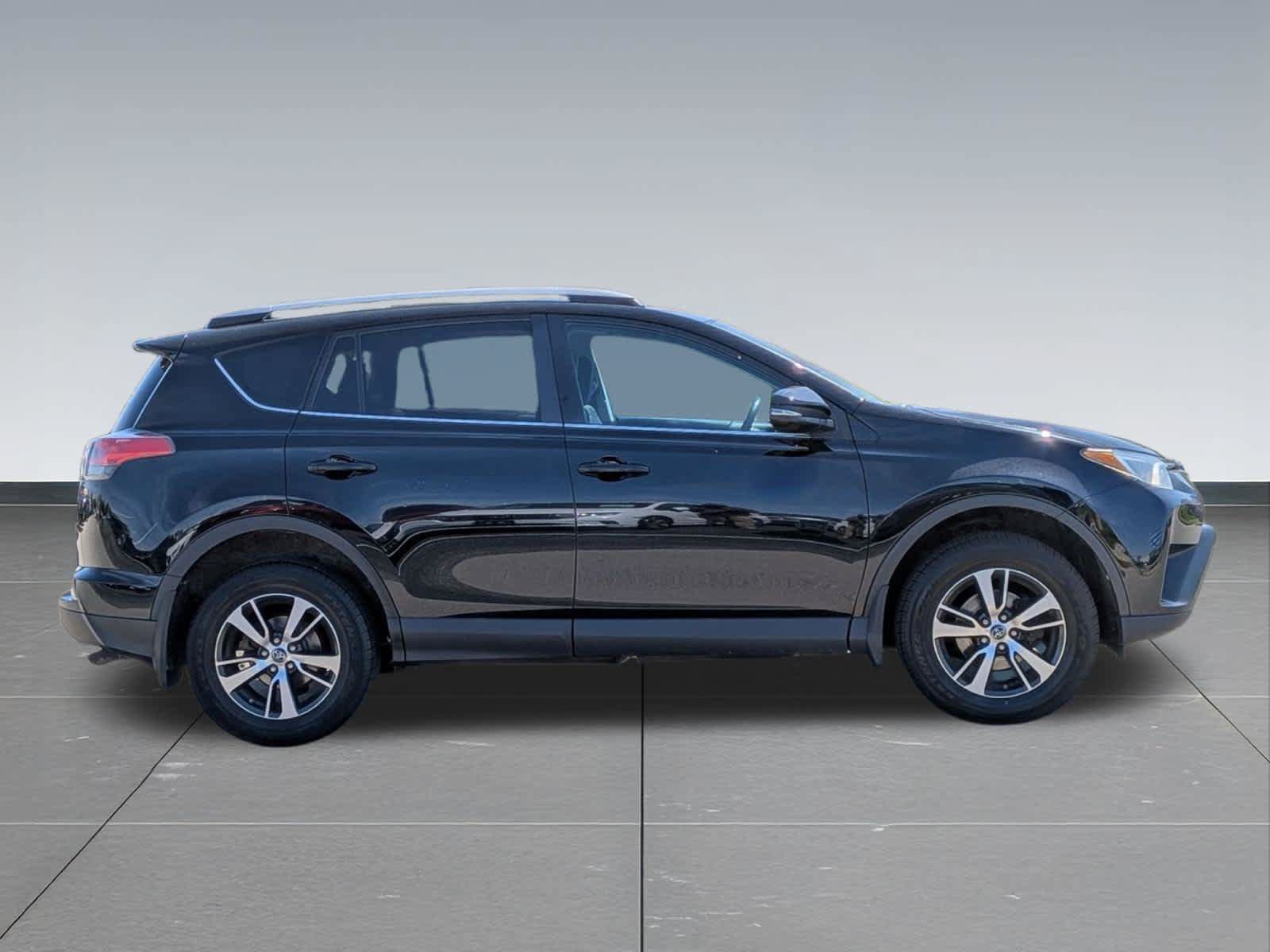 Used 2016 Toyota RAV4 XLE AWD/4WD image 6