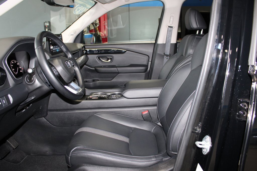 Used 2025 Honda Pilot Touring image 13