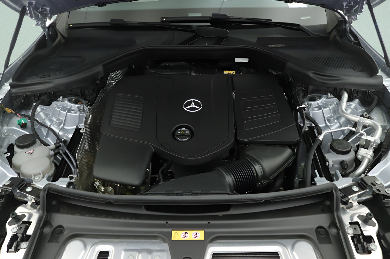 Used 2025 Mercedes-Benz GLC 350e 4MATIC image 24