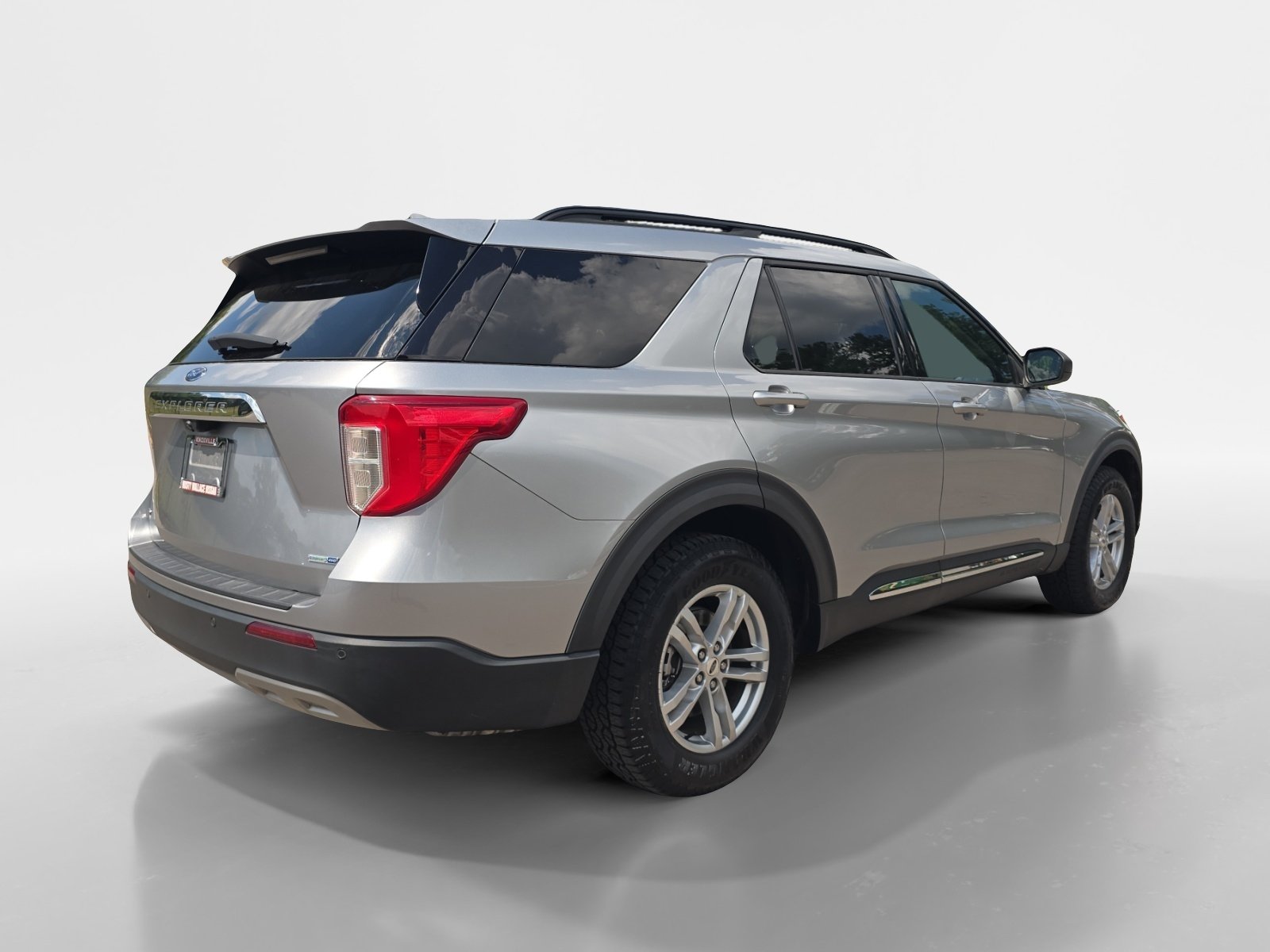 Used 2020 Ford Explorer XLT w/ Equipment Group 202A AWD/4WD image 6