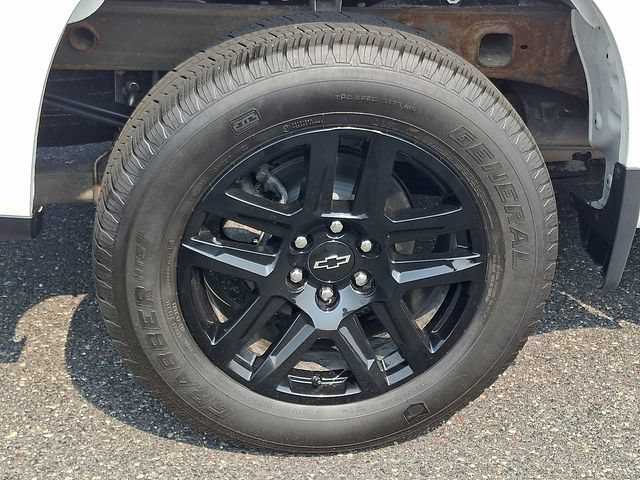 Used 2022 Chevrolet Silverado 1500 Custom w/ LPO, Dark Essentials Package AWD/4WD image 8