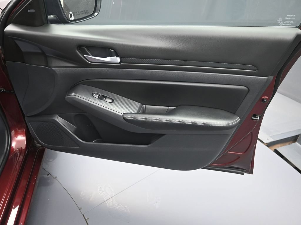 Used 2025 Nissan Altima 2.5 SV image 34