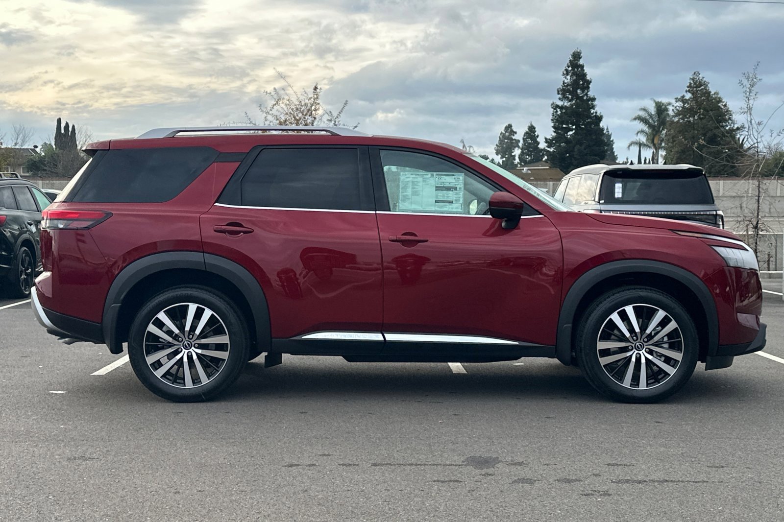 New 2025 Nissan Pathfinder Platinum w/ Black Appearance Package image 3