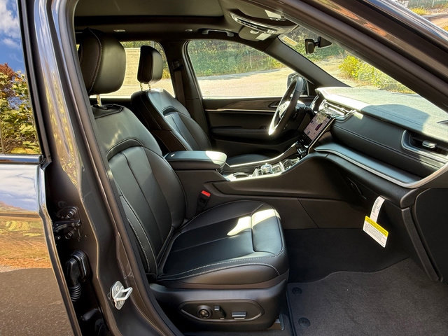 New 2025 Jeep Grand Cherokee L Limited image 25