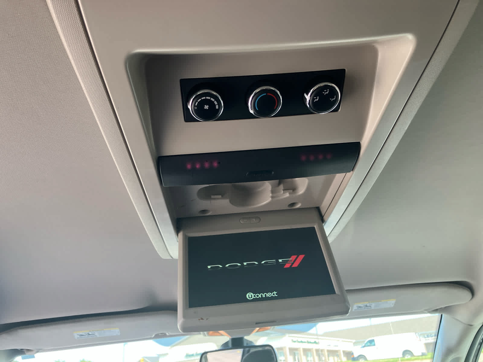Used 2019 Dodge Grand Caravan SE FWD image 26