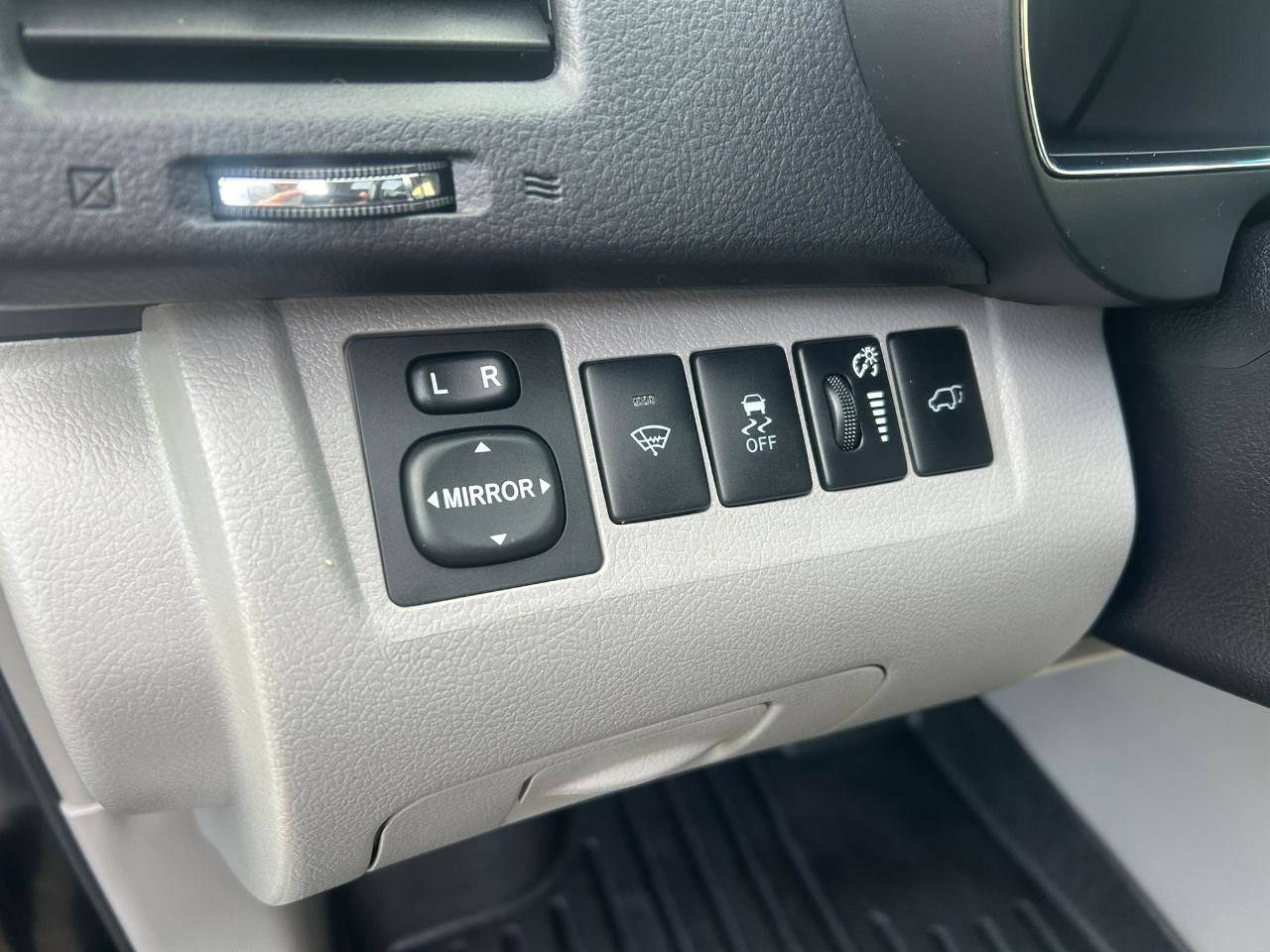 Used 2012 Toyota Highlander Limited AWD/4WD image 10
