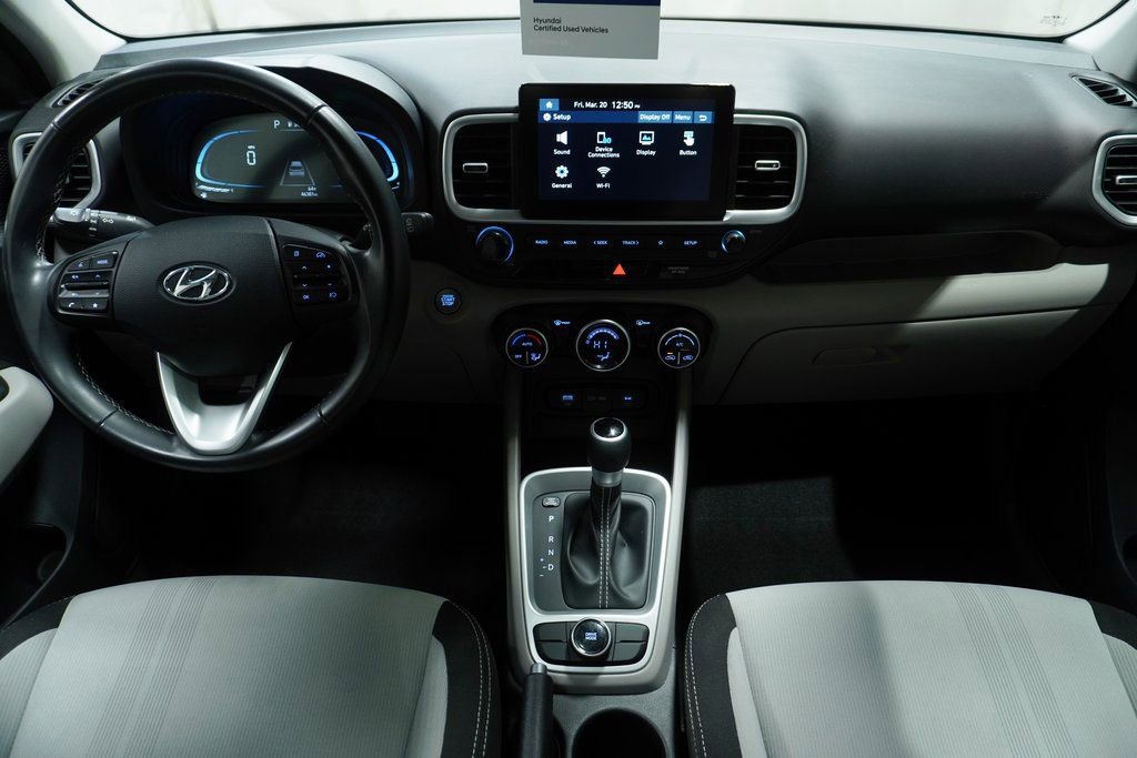 Used 2024 Hyundai Venue SEL image 16