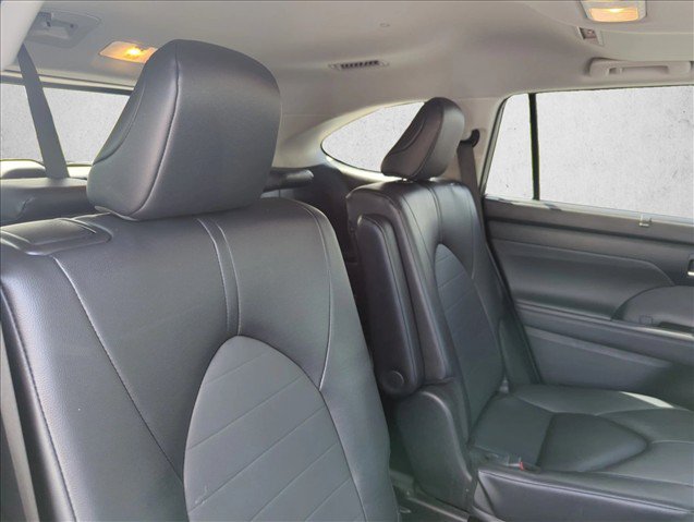 Used 2025 Toyota Highlander XLE AWD/4WD image 28