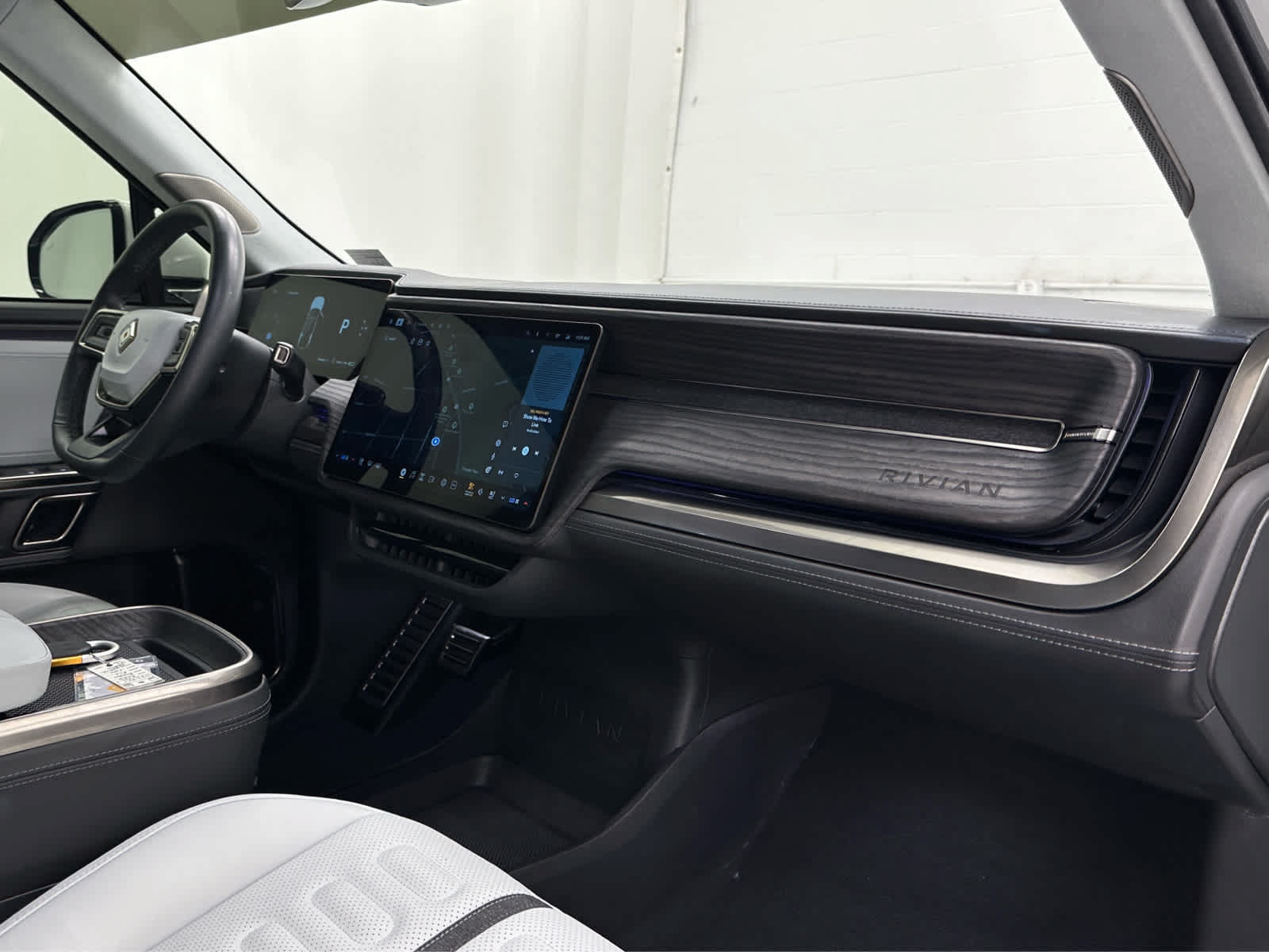 Used 2023 Rivian R1S Adventure Dual AWD/4WD image 18