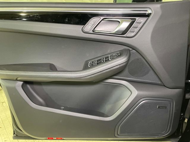 Certified 2025 Porsche Macan image 37