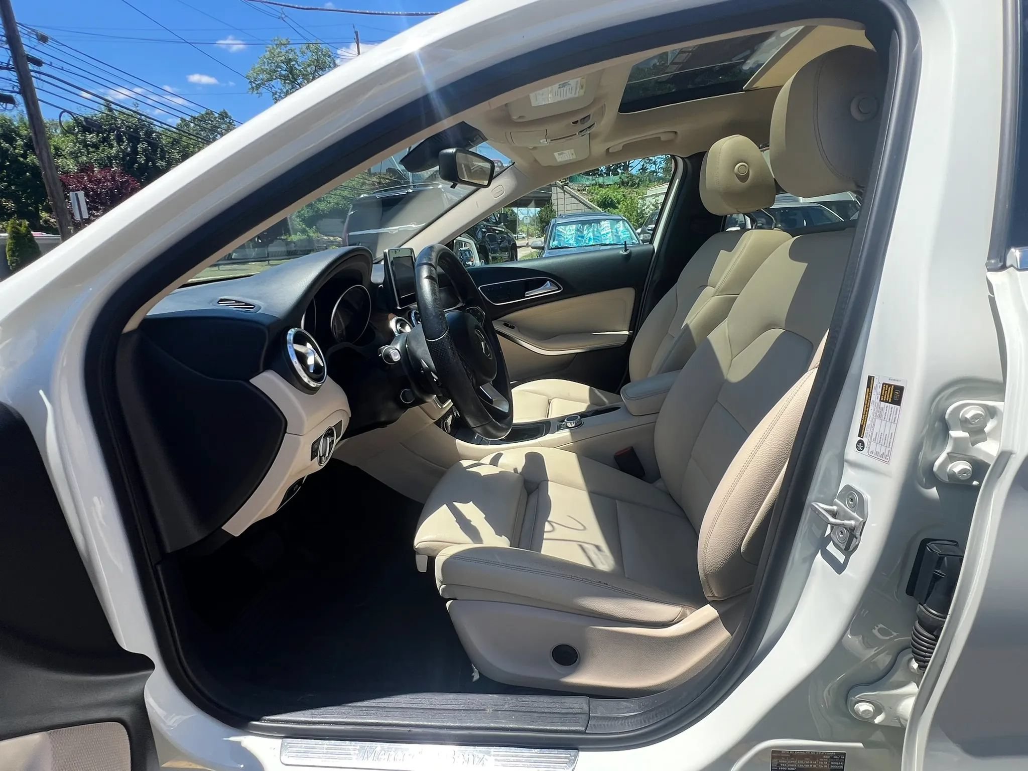 Used 2017 Mercedes-Benz GLA 250 4MATIC w/ Premium Package image 28