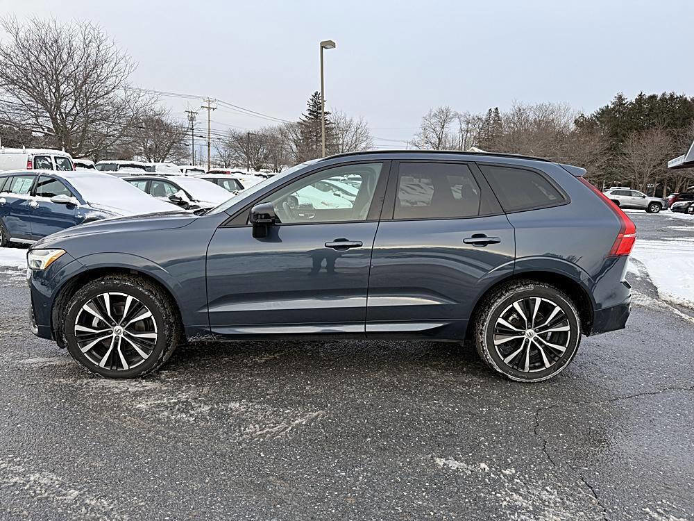 Used 2024 Volvo XC60 B5 Plus image 2