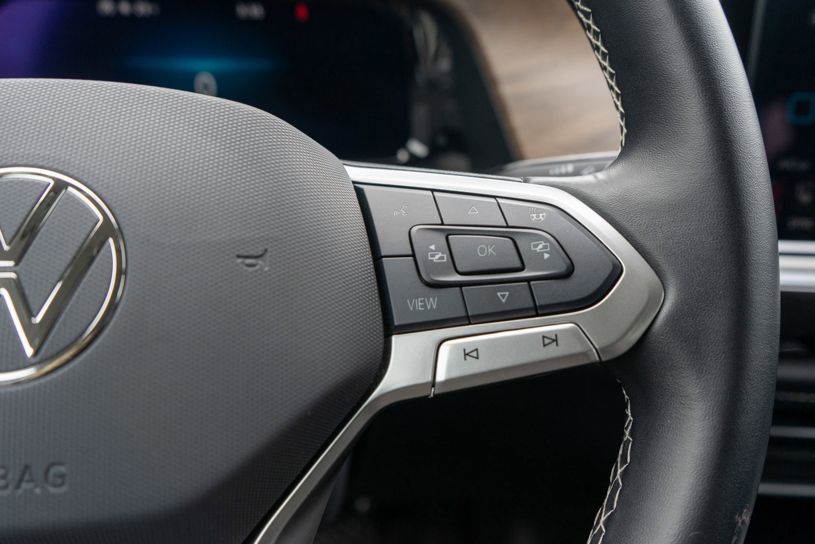 Used 2025 Volkswagen Atlas SE image 25