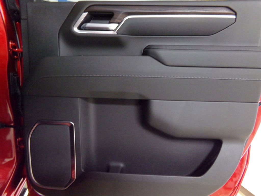 New 2026 GMC Sierra 2500 SLT w/ SLT Premium Package image 9