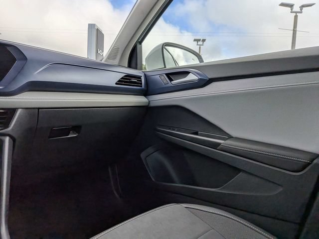 Used 2024 Volkswagen Taos SE FWD image 15