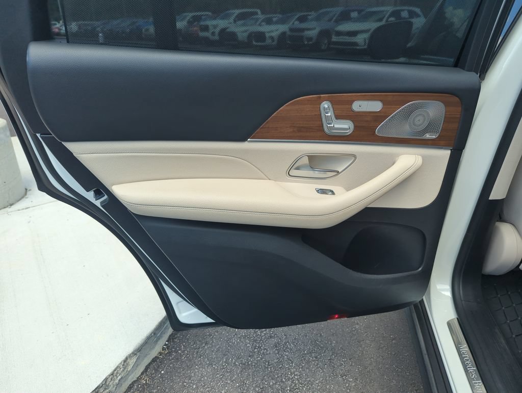 Used 2021 Mercedes-Benz GLS 450 4MATIC image 29