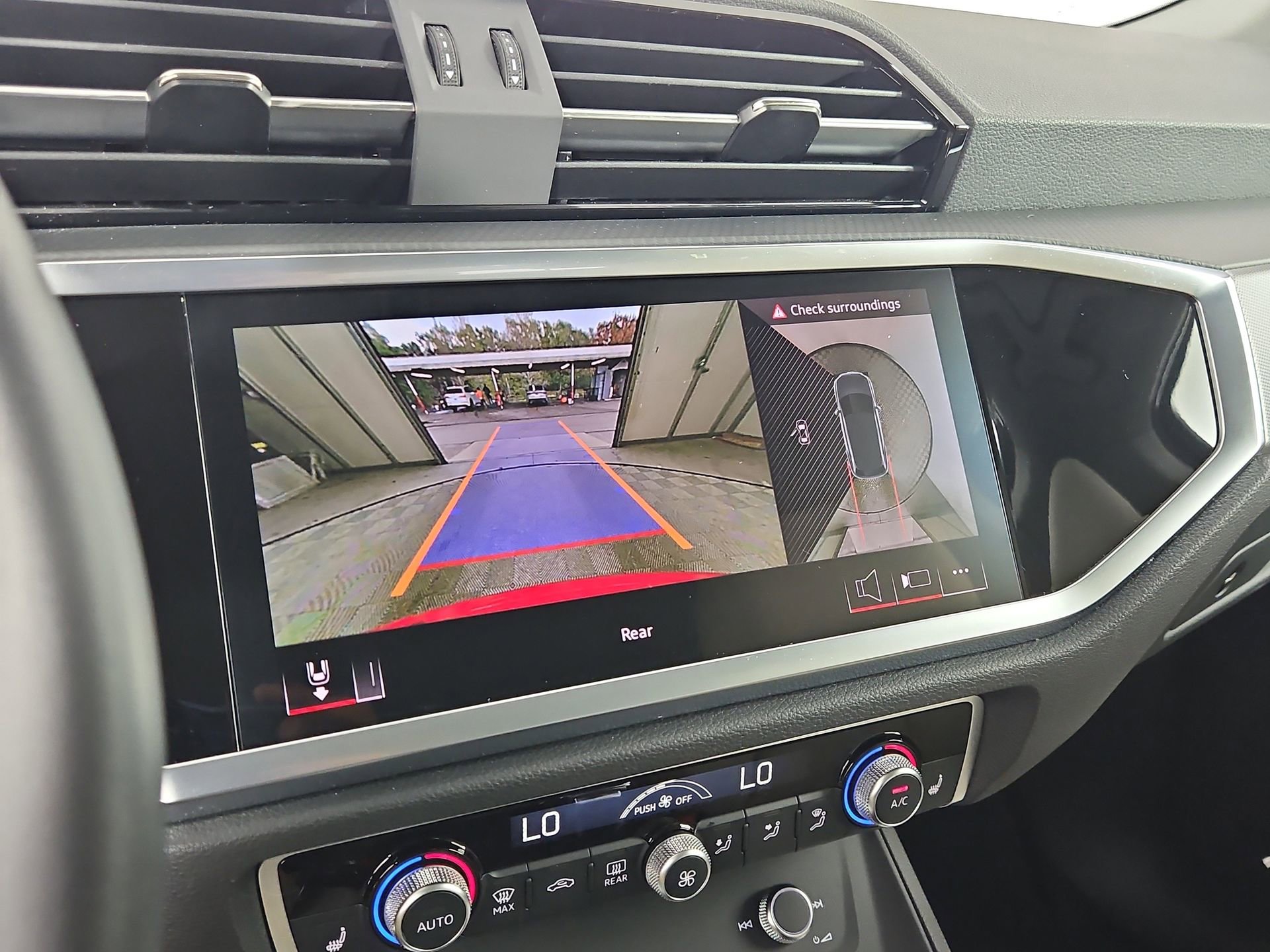 Certified 2025 Audi Q3 2.0T Premium Plus w/ Premium Plus Package image 32