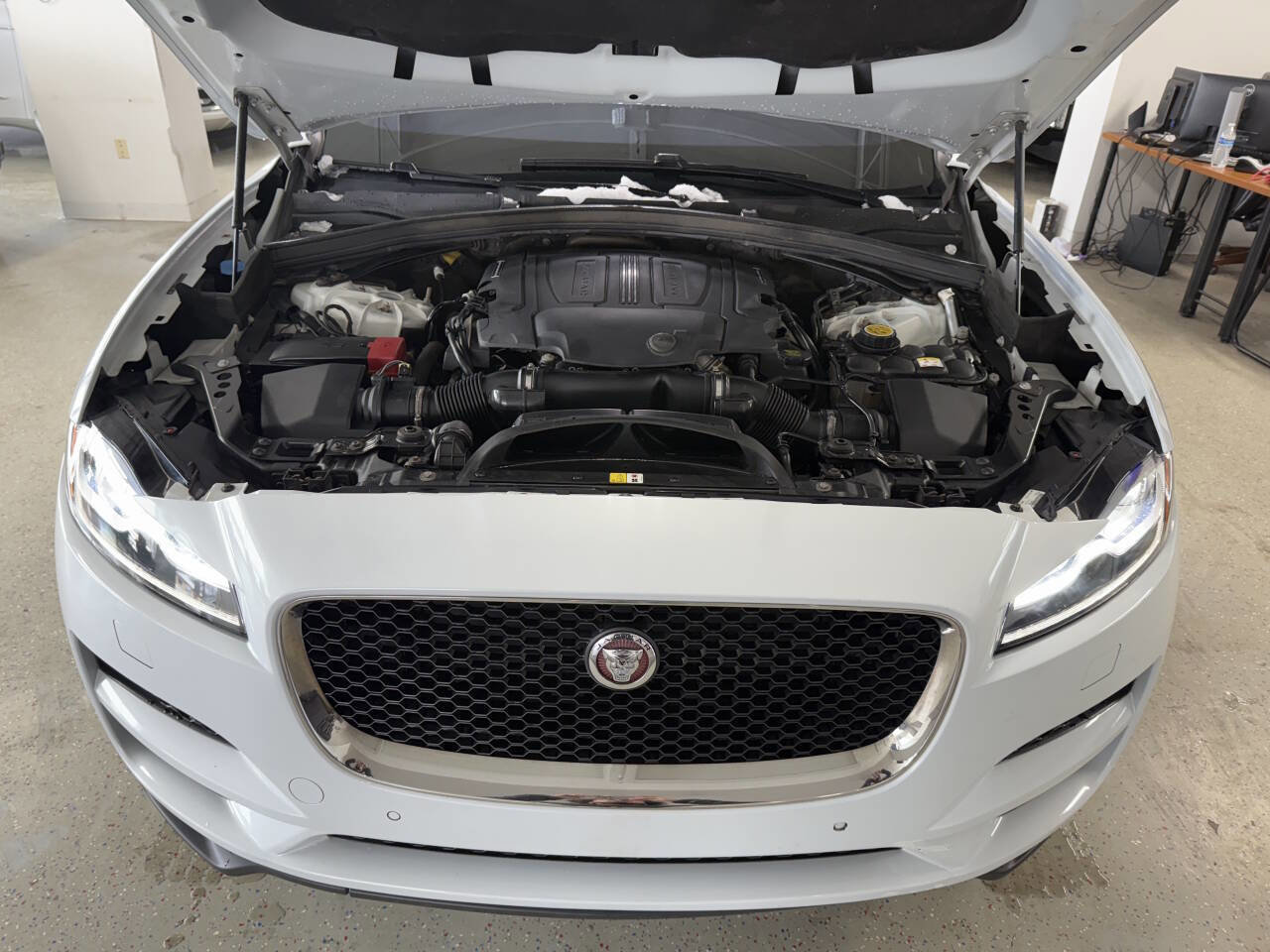 Used 2017 Jaguar F-PACE Prestige image 31