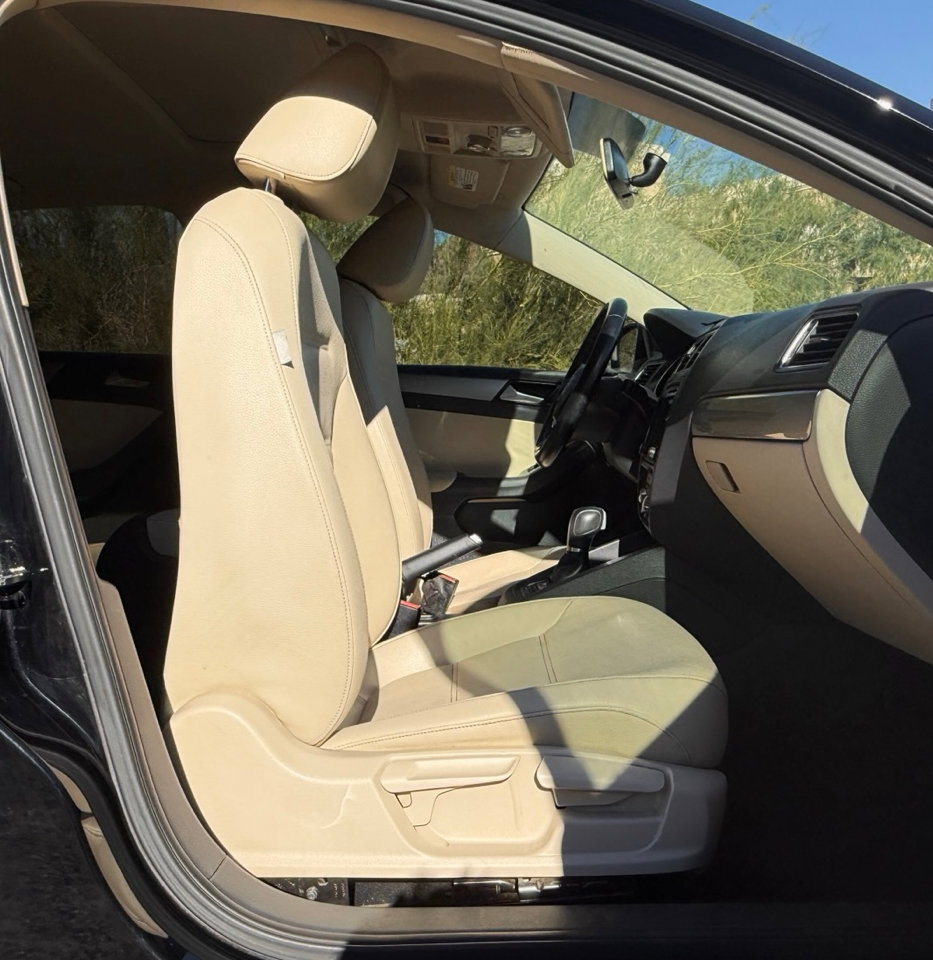 Used 2017 Volkswagen Jetta SE image 12