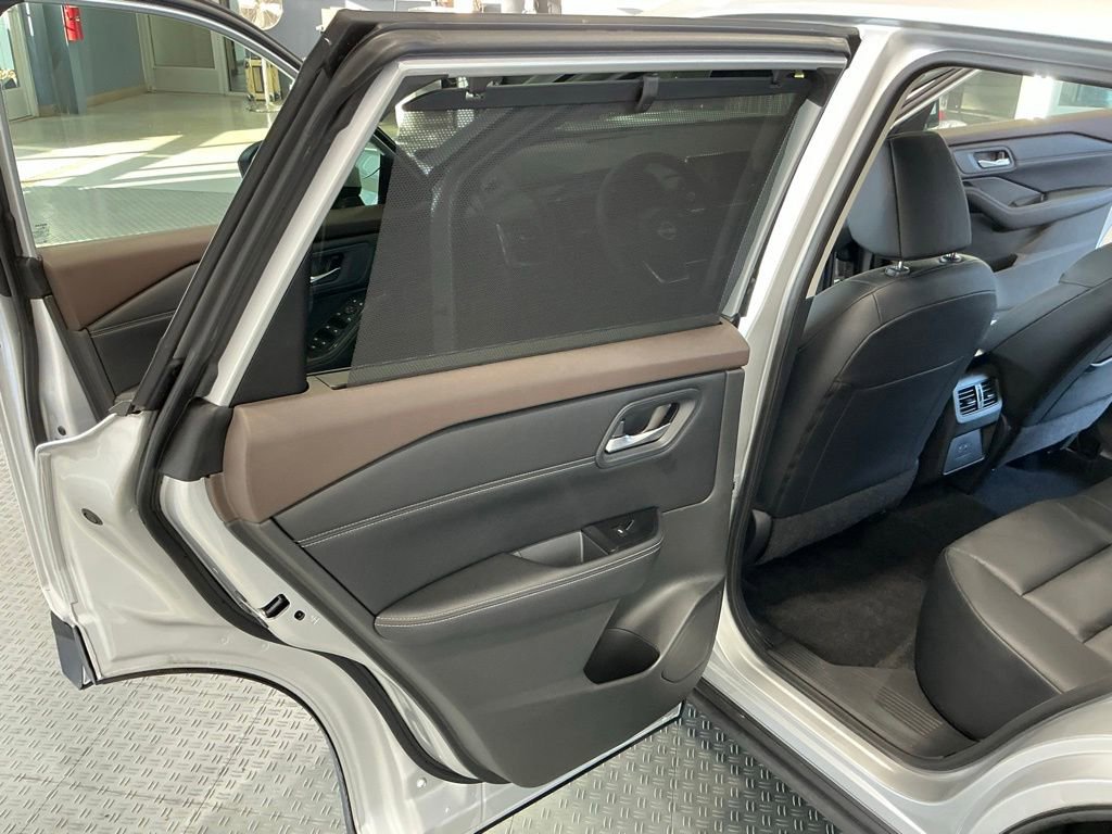 Used 2023 Nissan Rogue SV w/ SV Premium B Package FWD image 38