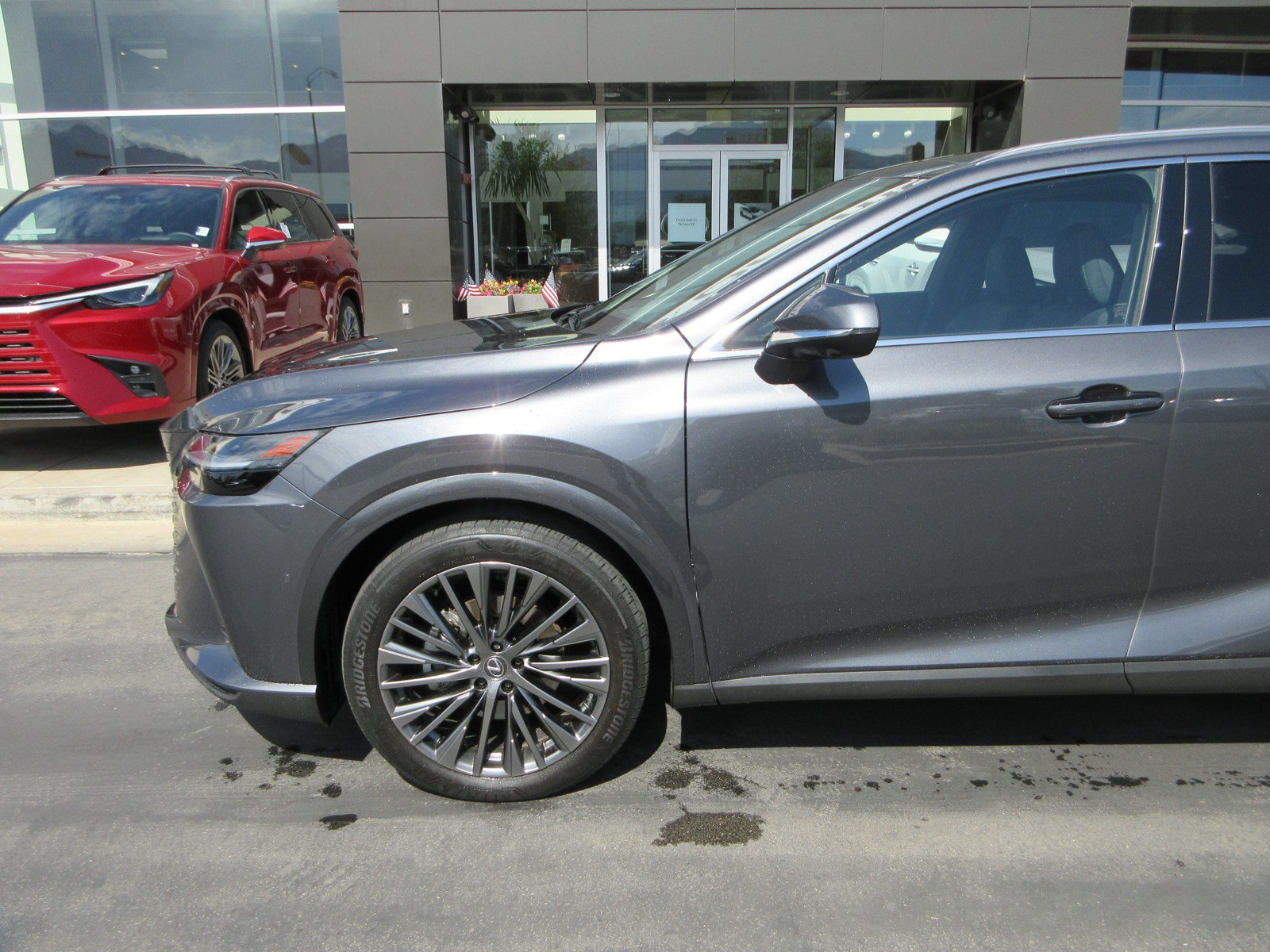 Used 2025 Lexus RX 450h AWD w/ Luxury Package image 2
