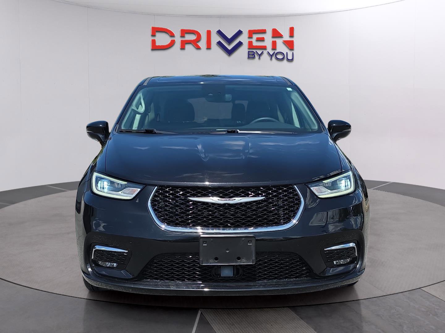 Used 2024 Chrysler Pacifica Select image 9