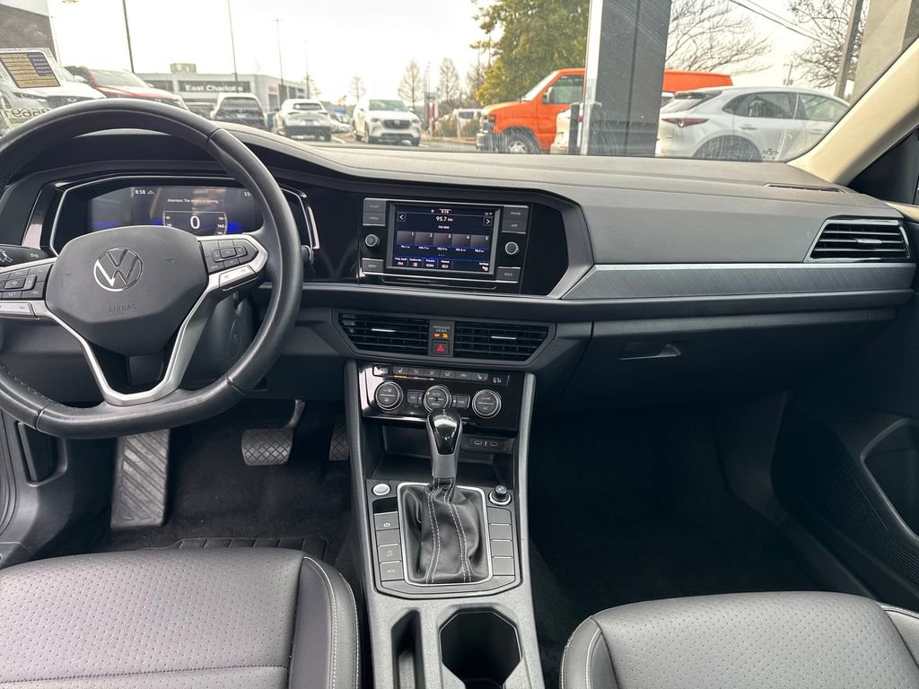 Used 2024 Volkswagen Jetta SE image 15