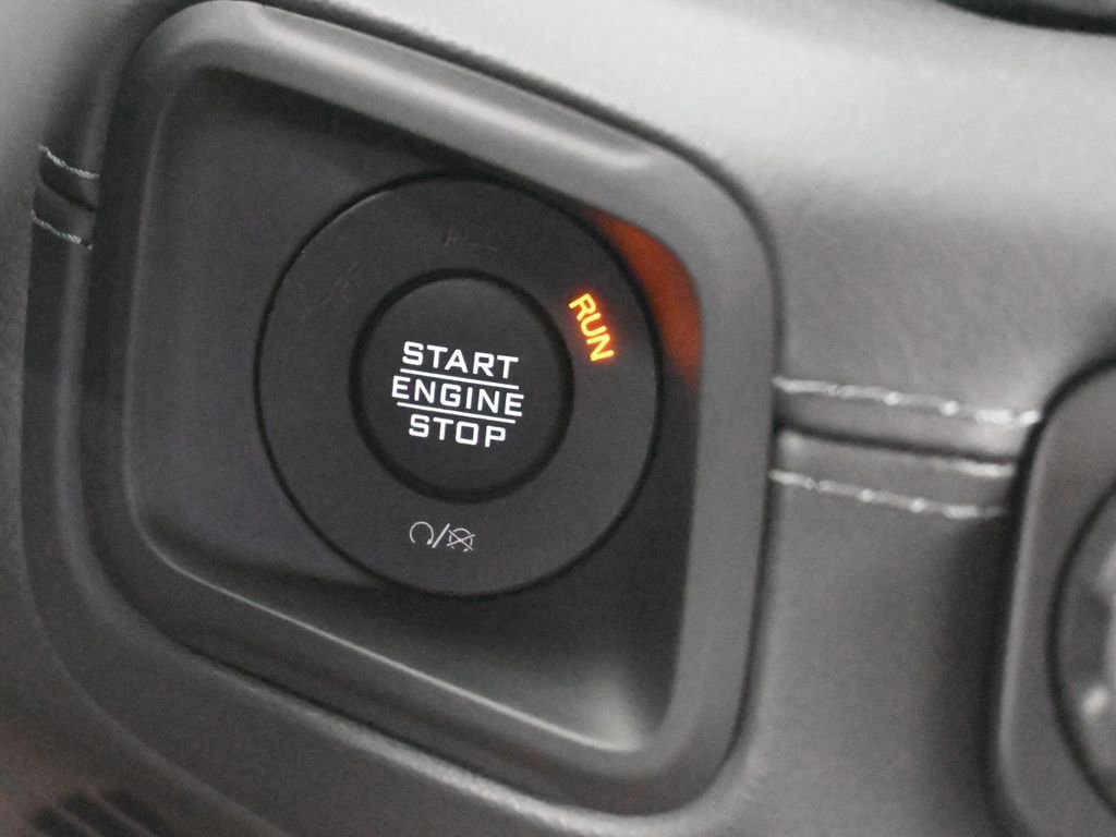 Used 2025 Jeep Wrangler Unlimited Sahara AWD/4WD image 26
