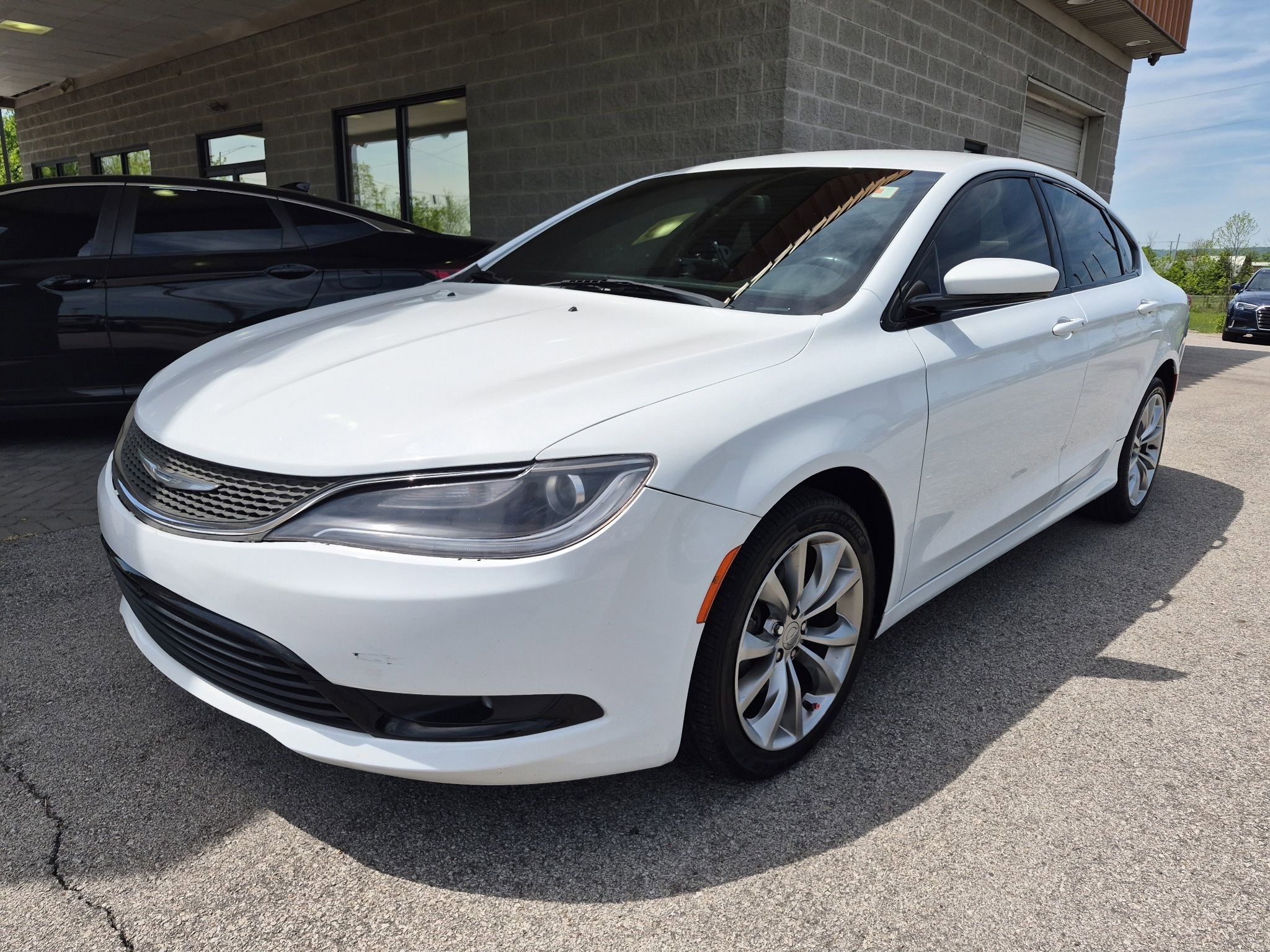 Used 2016 Chrysler 200 S w/ Comfort Group image 7