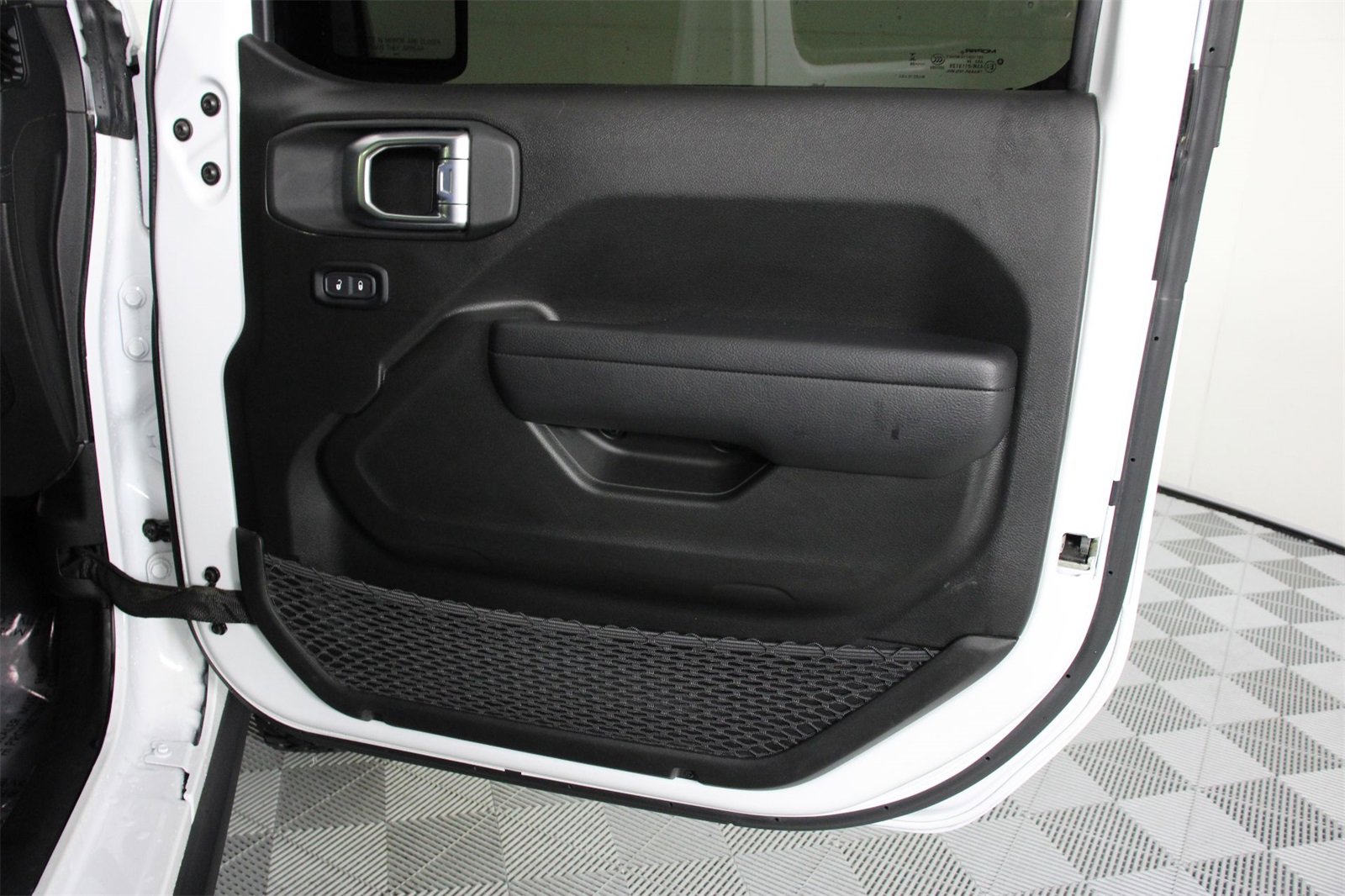 Used 2024 Jeep Wrangler Unlimited Rubicon 4xe w/ Technology Group image 21