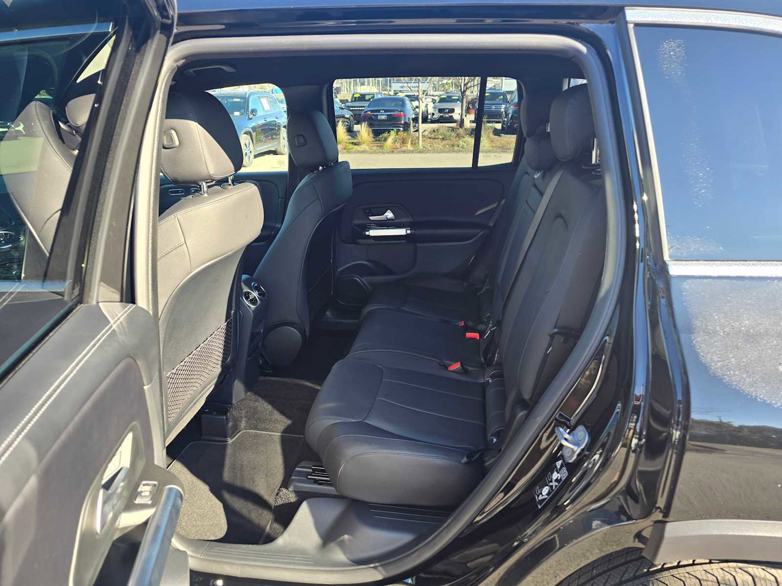 Used 2025 Mercedes-Benz GLB 250 4MATIC image 18