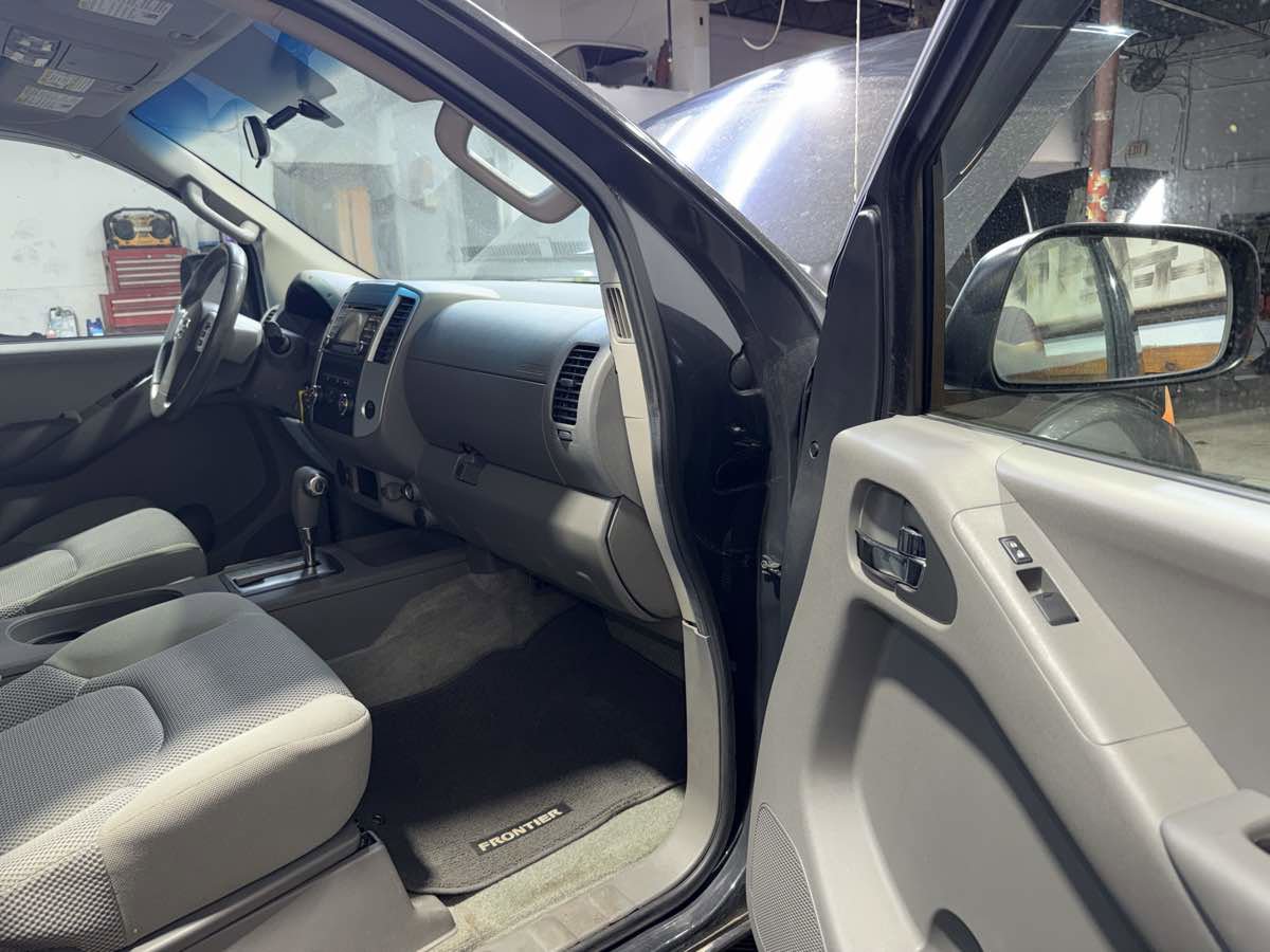 Used 2013 Nissan Frontier SV RWD image 26