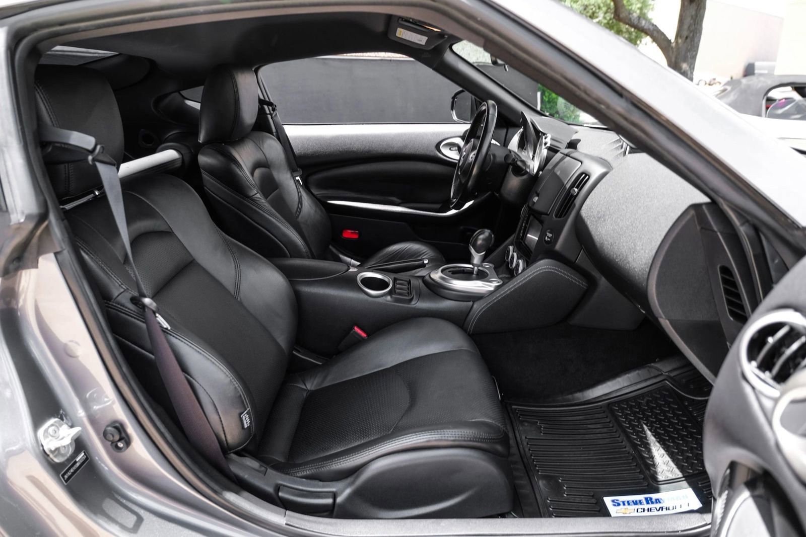 Used 2016 Nissan 370Z Coupe RWD image 32