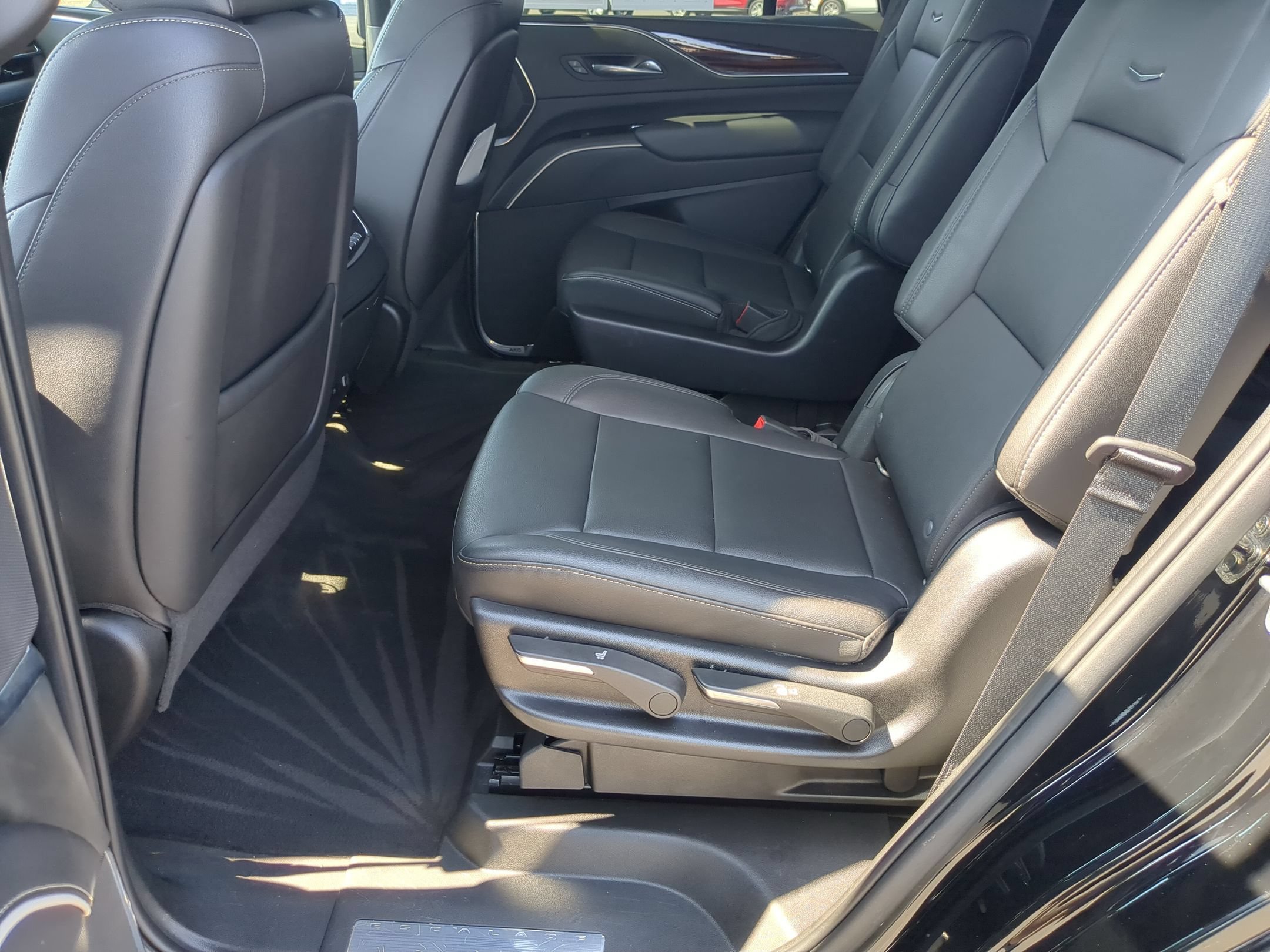 Certified 2022 Cadillac Escalade Luxury AWD/4WD image 23
