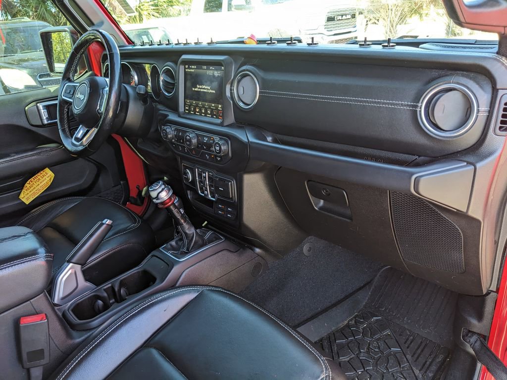 Used 2019 Jeep Wrangler Unlimited Sahara w/ Dual Top Group AWD/4WD image 9