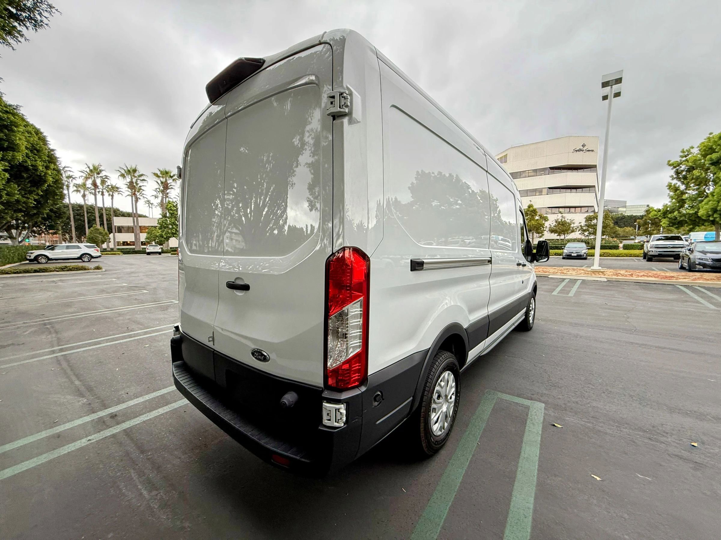 Used 2018 Ford Transit 250 148 Medium Roof w/ Interior Upgrade Package image 5