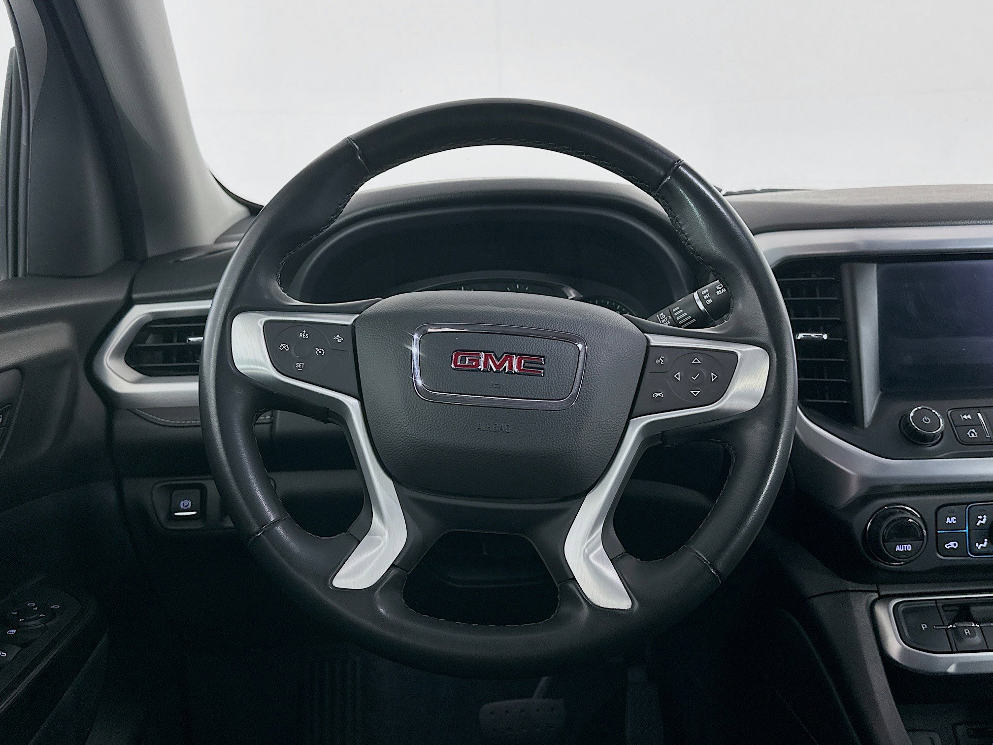 Used 2023 GMC Acadia SLT image 18