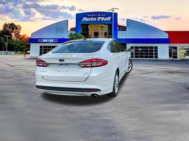 Used 2018 Ford Fusion SE w/ Fusion SE Technology Package FWD image 9