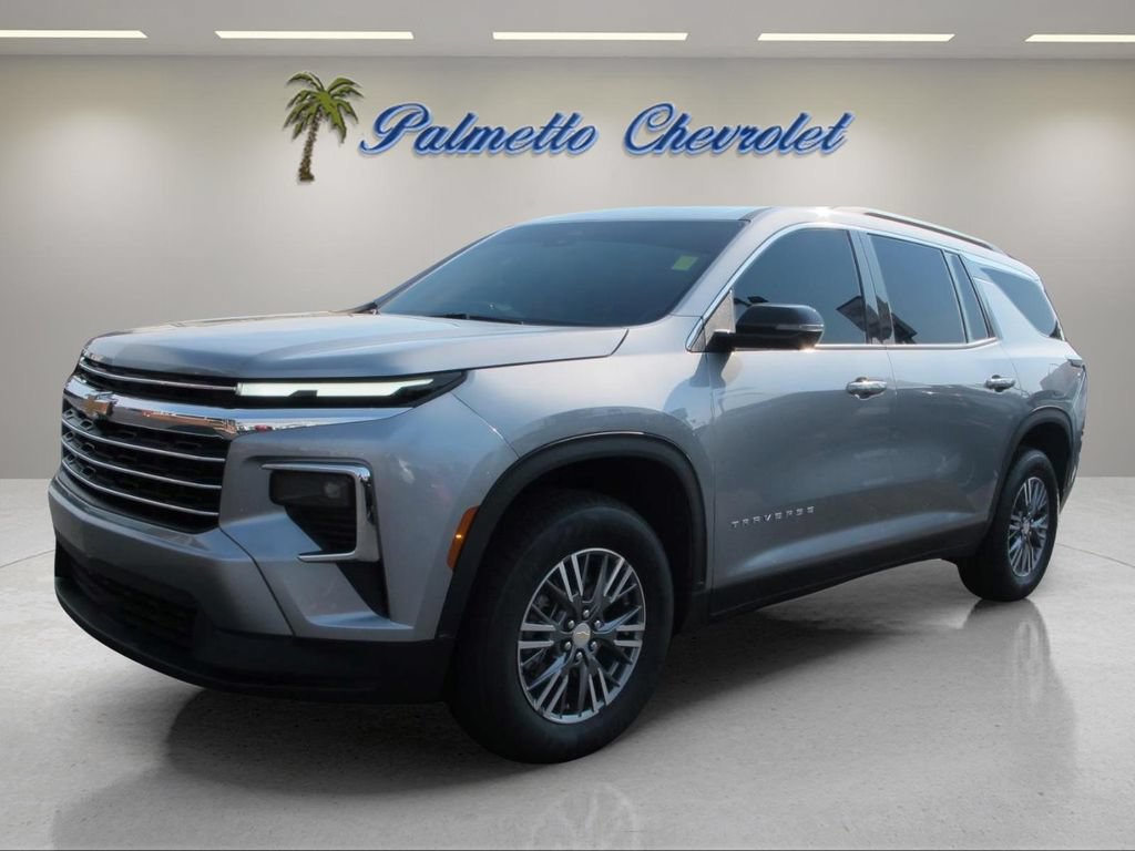 Used 2025 Chevrolet Traverse LT w/ Driver Confidence Package FWD image 6