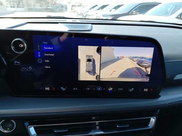 Used 2025 Chevrolet Traverse LT w/ Enhanced Driving Package image 17