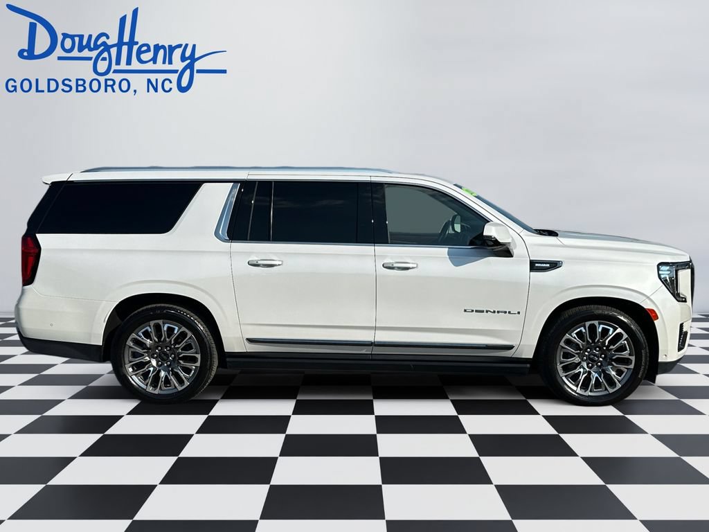 Used 2023 GMC Yukon XL Denali Ultimate AWD/4WD image 6