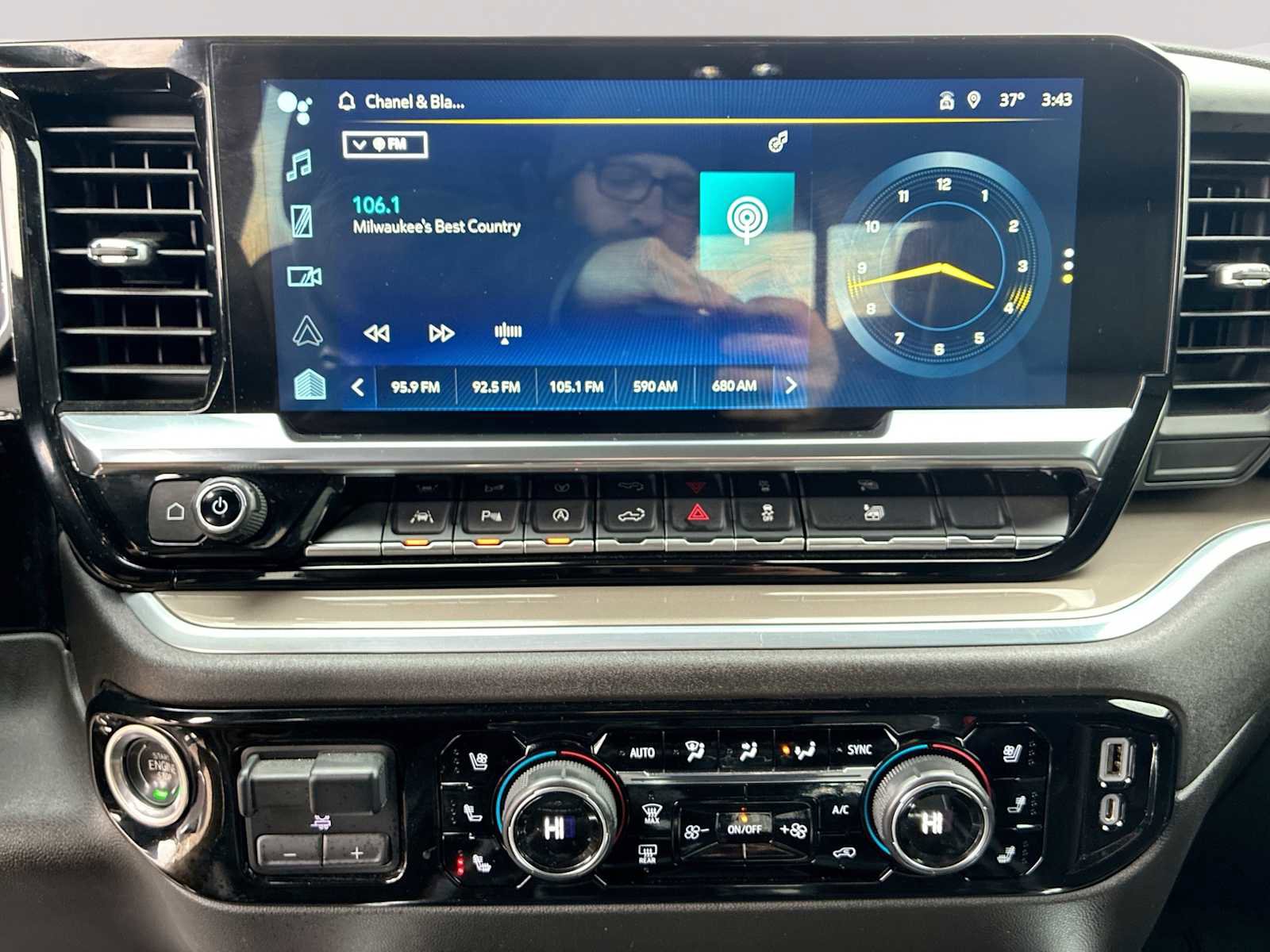 Certified 2022 Chevrolet Silverado 1500 High Country w/ Technology Package image 14