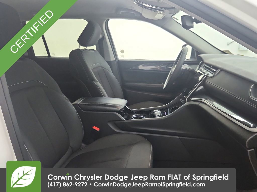 Used 2023 Jeep Grand Cherokee Laredo AWD/4WD image 30